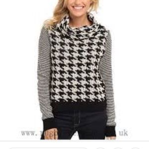 Lucky brand Houndstooth pullover